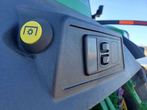 Image of John Deere 8R 230 equipment image 4