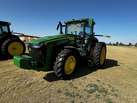 Image of John Deere 8R 230 equipment image 4