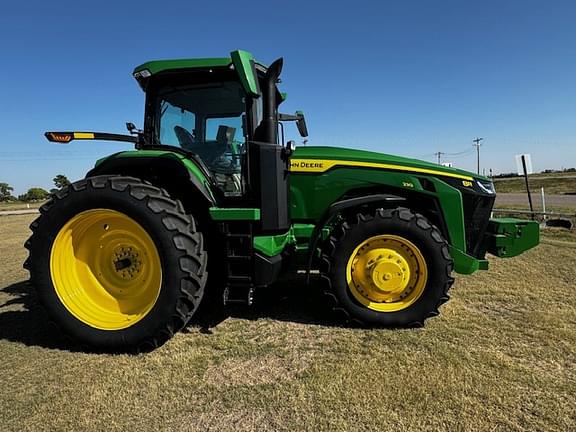 Image of John Deere 8R 230 equipment image 1