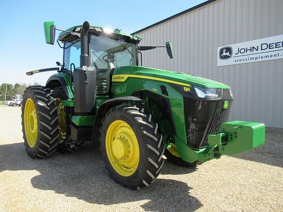 Image of John Deere 8R 230 equipment image 4