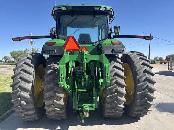 Image of John Deere 8R 230 equipment image 4