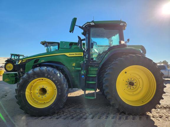 Image of John Deere 8R 230 equipment image 3