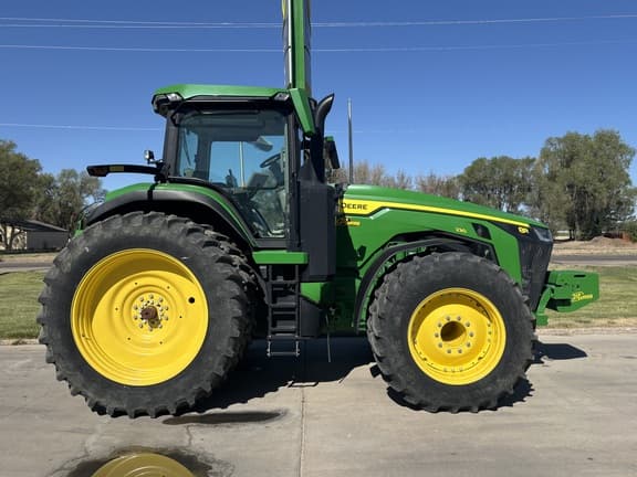 Image of John Deere 8R 230 equipment image 2