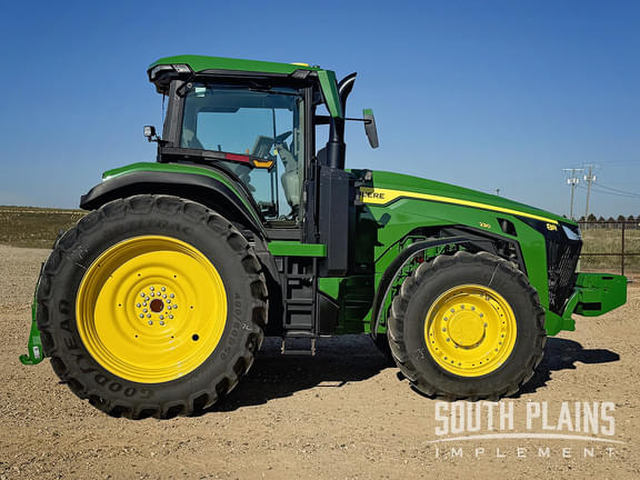 Image of John Deere 8R 230 equipment image 1