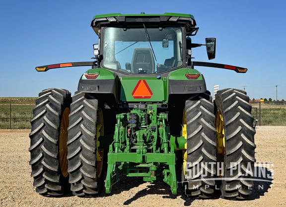 Image of John Deere 8R 230 equipment image 3