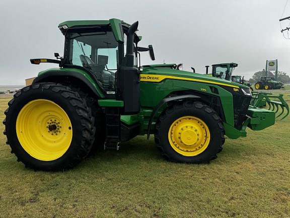 Image of John Deere 8R 230 equipment image 1