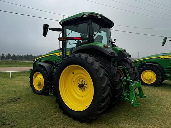 Image of John Deere 8R 230 equipment image 3