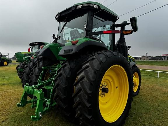 Image of John Deere 8R 230 equipment image 4