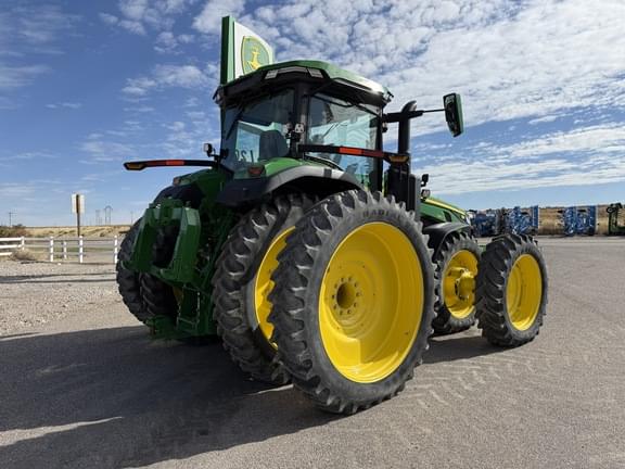 Image of John Deere 8R 230 equipment image 4