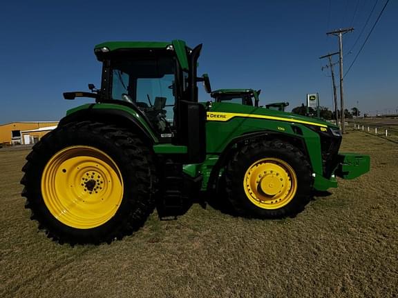 Image of John Deere 8R 230 equipment image 1