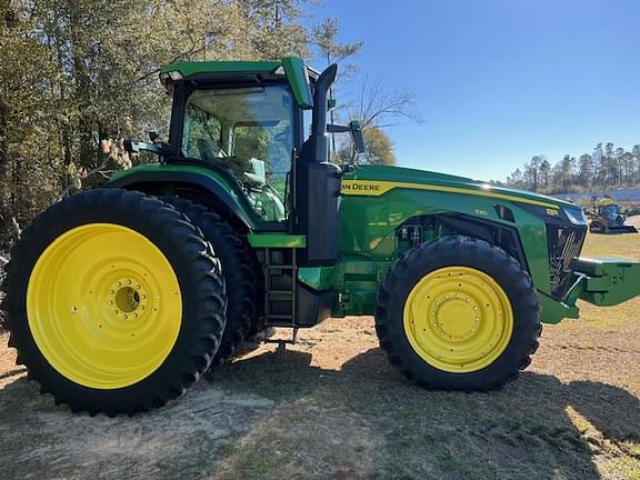 Image of John Deere 8R 230 equipment image 4
