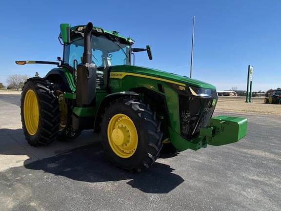 Image of John Deere 8R 230 equipment image 1