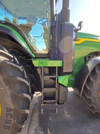 Image of John Deere 8R 230 equipment image 3