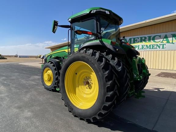 Image of John Deere 8R 230 equipment image 2