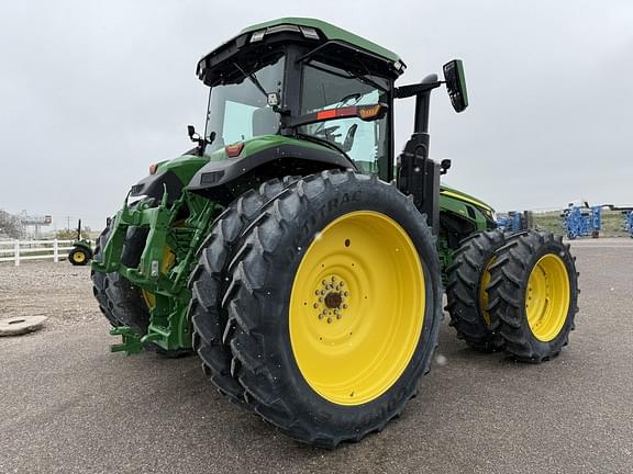 Image of John Deere 8R 230 equipment image 4