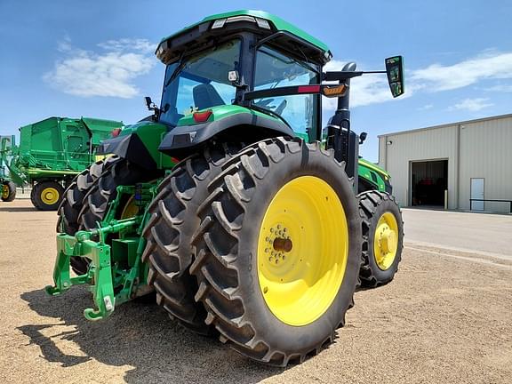 Image of John Deere 8R 230 equipment image 4