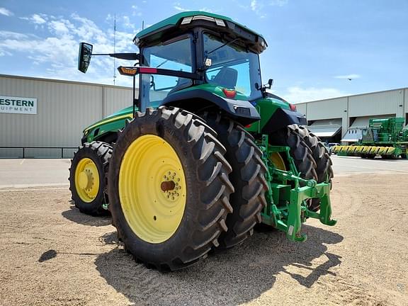 Image of John Deere 8R 230 equipment image 2