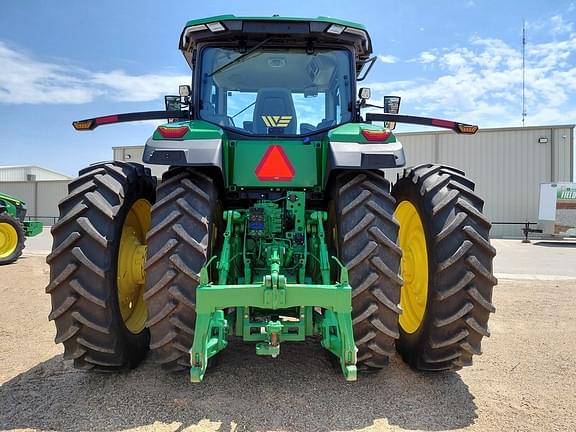 Image of John Deere 8R 230 equipment image 3
