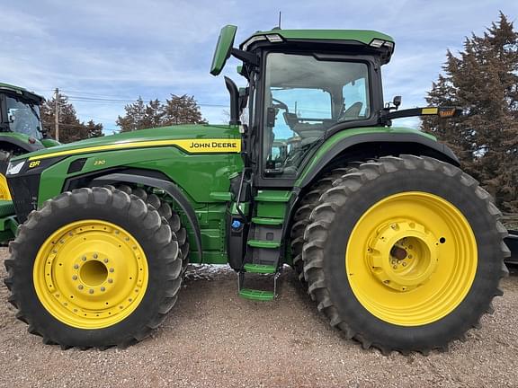 Image of John Deere 8R 230 equipment image 1