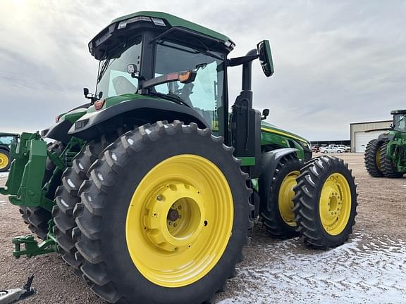 Image of John Deere 8R 230 equipment image 4