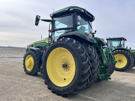 Image of John Deere 8R 230 equipment image 2