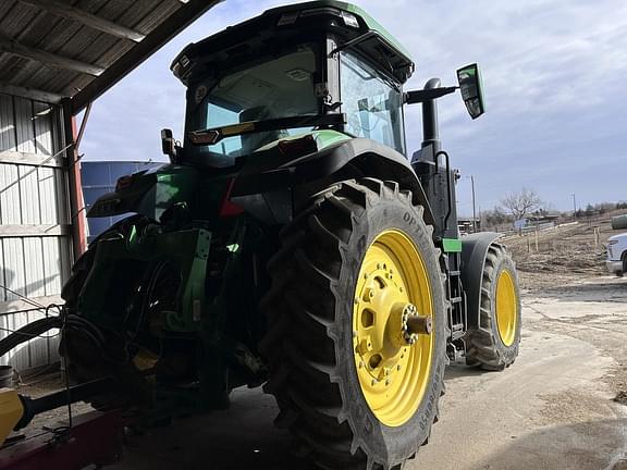 Image of John Deere 8R 230 equipment image 3