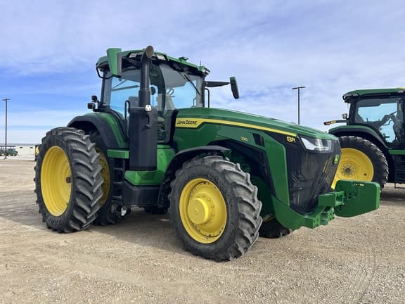 Image of John Deere 8R 230 equipment image 1