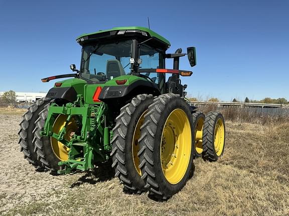 Image of John Deere 8R 230 equipment image 4