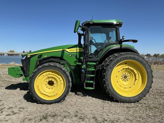 Image of John Deere 8R 230 equipment image 1