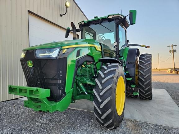 Image of John Deere 8R 230 equipment image 3