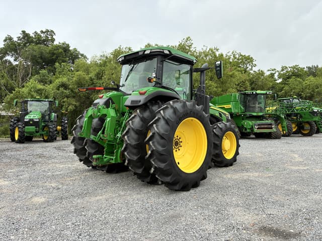 Image of John Deere 8R 230 equipment image 4