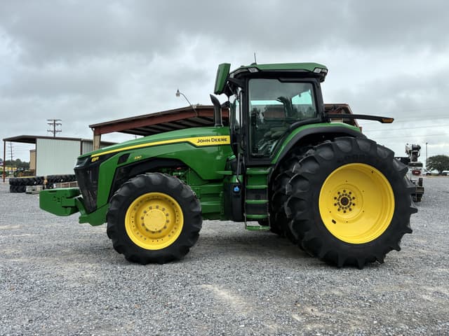 Image of John Deere 8R 230 equipment image 1