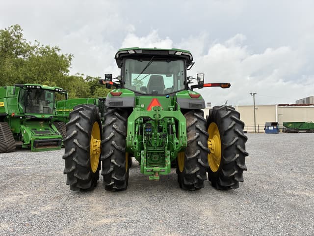 Image of John Deere 8R 230 equipment image 3