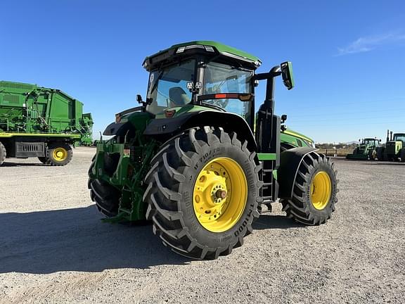 Image of John Deere 8R 230 equipment image 4