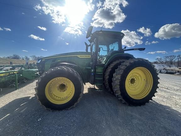 Image of John Deere 8R 230 equipment image 1