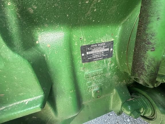 Image of John Deere 8R 230 equipment image 4