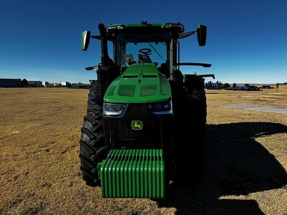 Image of John Deere 8R 230 equipment image 4