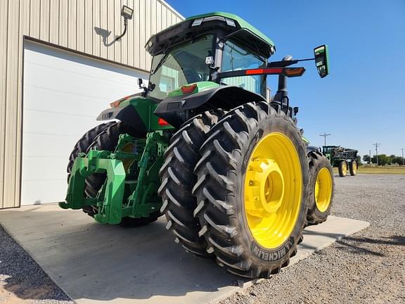 Image of John Deere 8R 230 equipment image 2