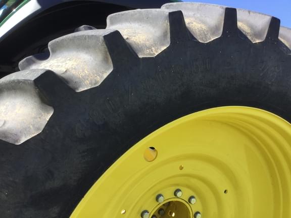 Image of John Deere 8R 230 equipment image 3