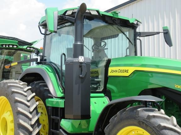 Image of John Deere 8R 230 equipment image 4