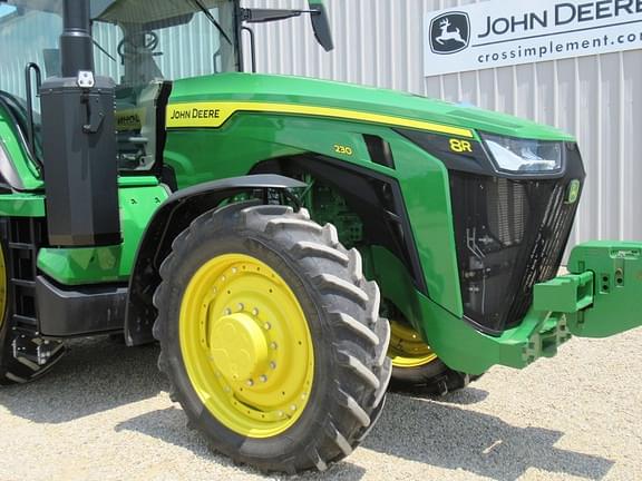 Image of John Deere 8R 230 equipment image 3