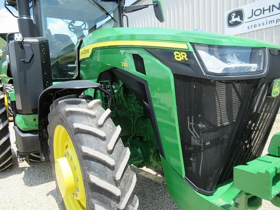 Image of John Deere 8R 230 equipment image 4