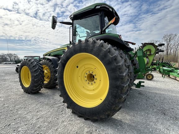 Image of John Deere 8R 230 equipment image 3