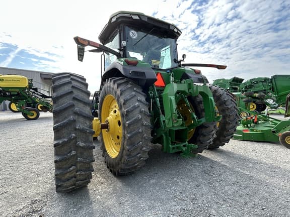 Image of John Deere 8R 230 equipment image 4