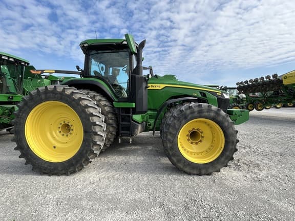 Image of John Deere 8R 230 equipment image 1