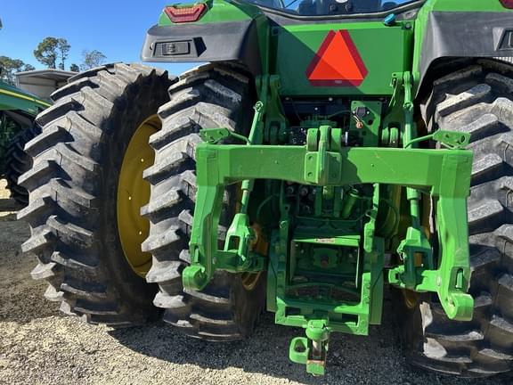 Image of John Deere 8R 230 equipment image 3