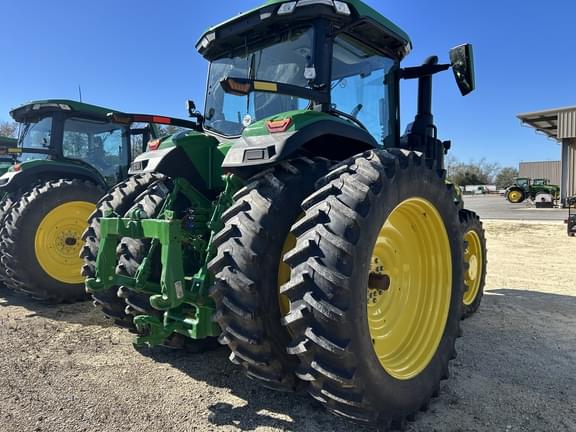 Image of John Deere 8R 230 equipment image 2