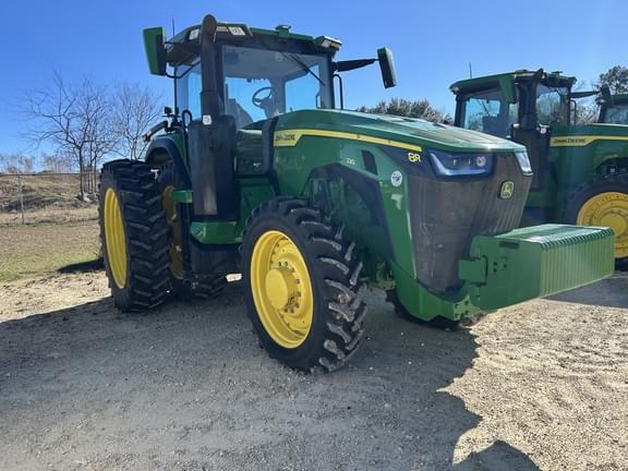 Image of John Deere 8R 230 equipment image 1