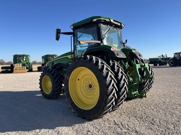 Image of John Deere 8R 230 equipment image 2