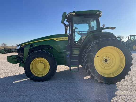 Image of John Deere 8R 230 equipment image 1